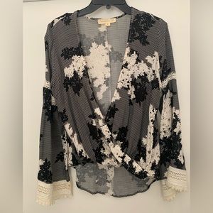 LOVESTITCH Womens Black and White Bell Long Sleeve with Lace Trim